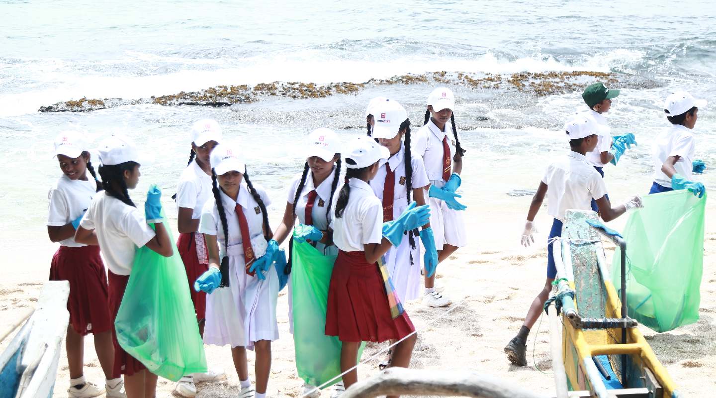 Students of the Matara Dodampahala Maha Vidyalaya joins the cleaning project at the Nilwela Beach in Dickwella